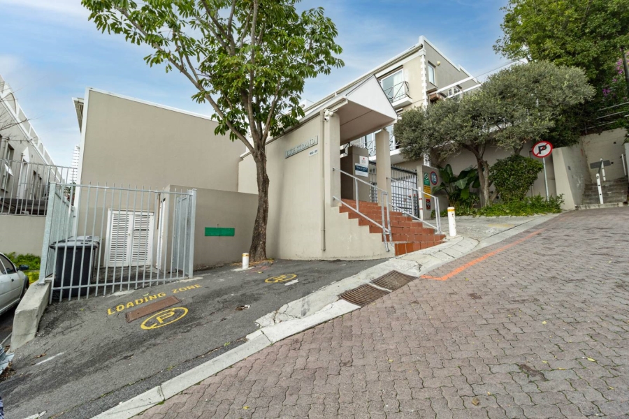 To Let 2 Bedroom Property for Rent in Green Point Western Cape